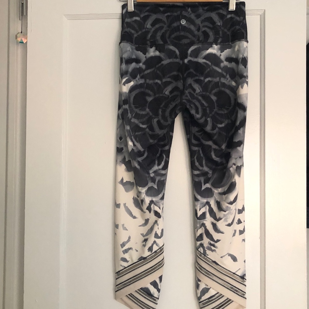 Lululemon gray ombré peacock print